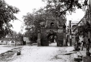 Porte-du-village-Tho-Ha