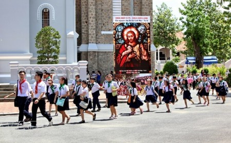 l'eglise-hanh-thong-tay5