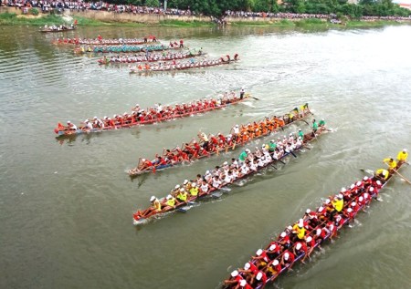 La-course-de-pirogues-elargie