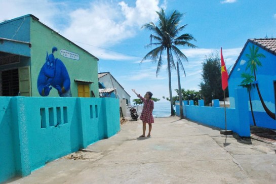 C’est dans le hameau de Trung Thanh que les habitations se côtoient de manière plus dense qu’ailleurs, ce qui explique le fait qu’il a été choisi pour faire l’objet de cette réalisation, au dire des artistes volontaires.