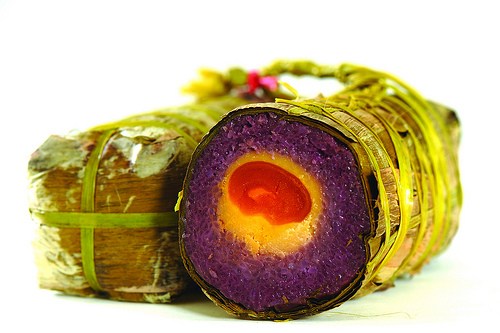 Bouillir les bánh tét est l’étape qui décide de sa saveur.