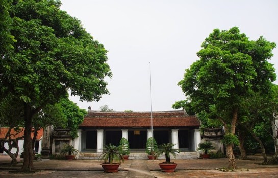 temple xich dang cour principale.JPG